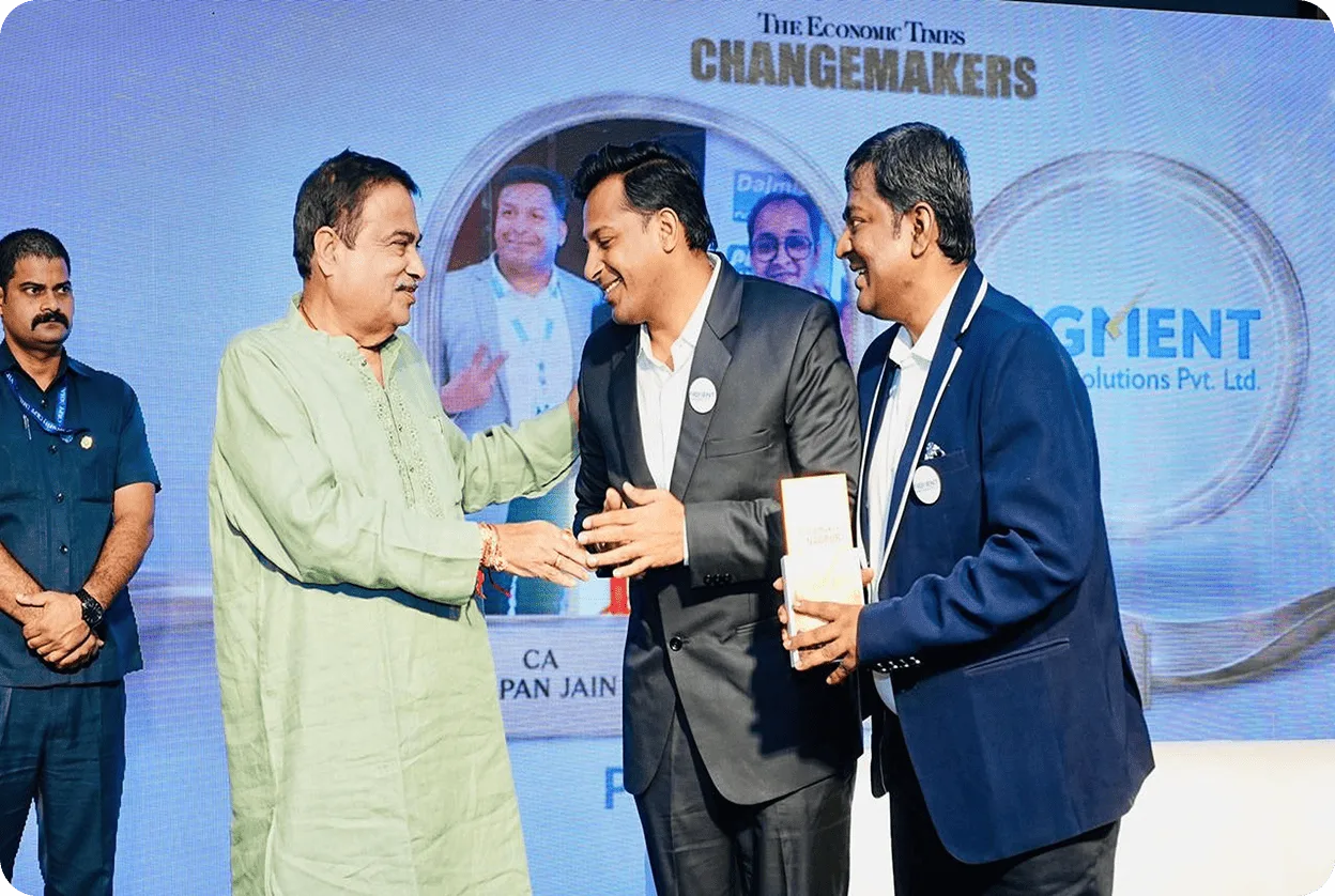 Hon'ble Union Minister Shri Nitin Gadkari Ji presenting the ET Changemakers 2026 award to Figment Global Solutions